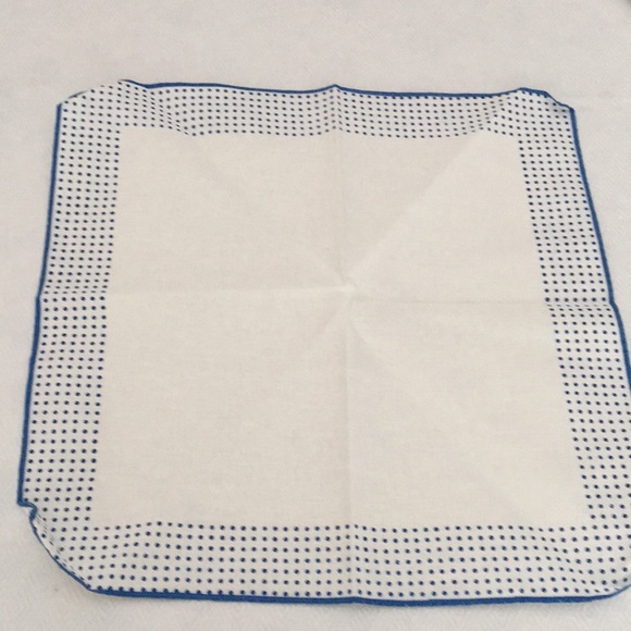 Round Linen Tablecloth & 8 Napins - Picture 6 of 7